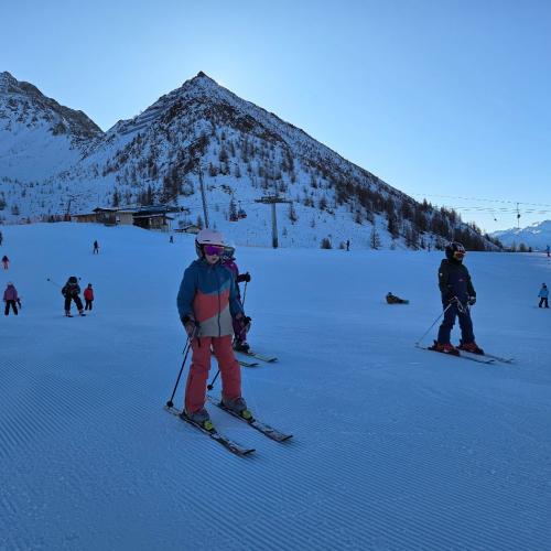 Kinder beim Schifahren