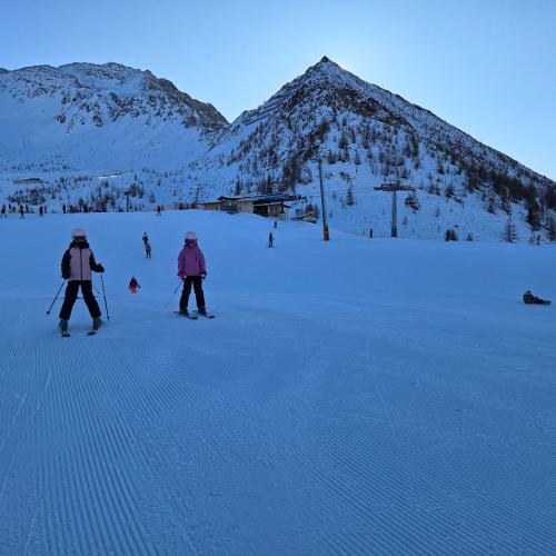 Kinder beim Schifahren