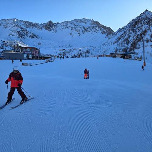 Kinder beim Schifahren