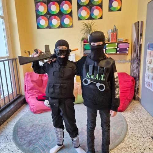 Kinder in Faschingskostümen