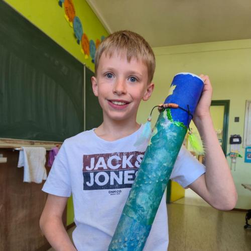 Kinder basteln Regenmacher
