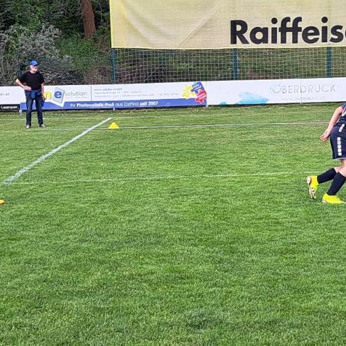 Kinder beim Fußballspielen