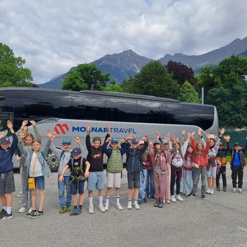 Ankunft in Innsbruck  - jubelnde Kinder