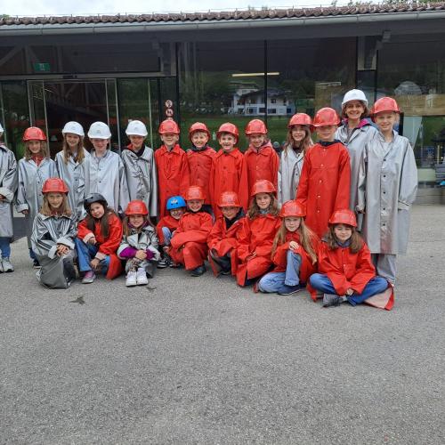 in Bergarbeitermontur beim Schwazer Silberbergwerk
