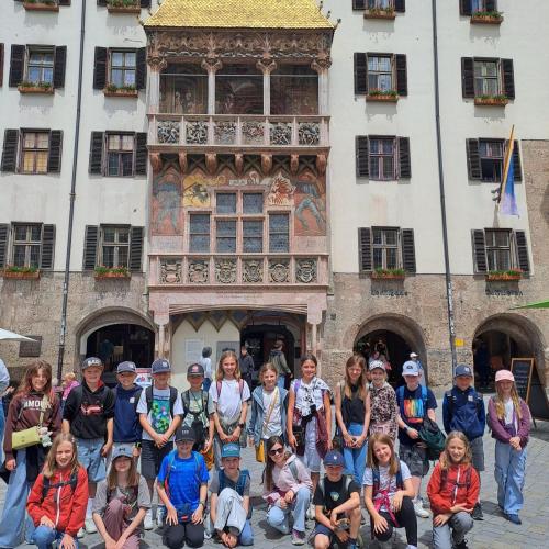 Kinder vor dem Goldenen Dachl