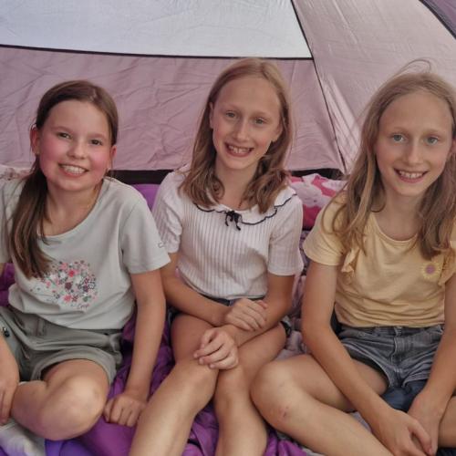 Die Kinder im Zeltlager.