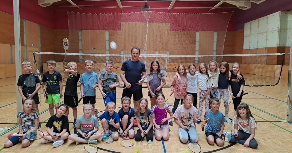 Gruppenfoto der Kinder nach dem Tennisspielen.