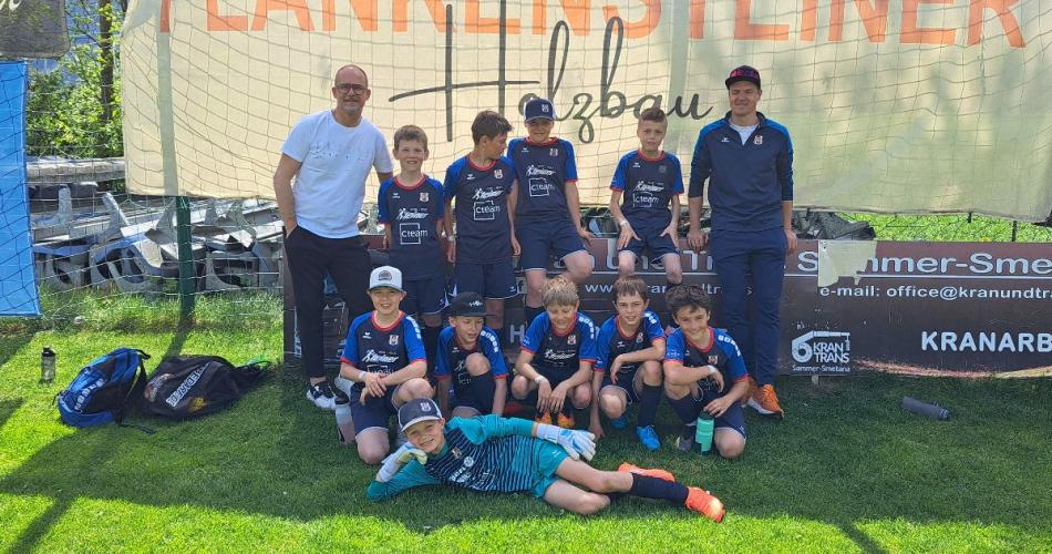 Mannschaftsfoto der VS Matrei für den Fußballcup der Volksschulen